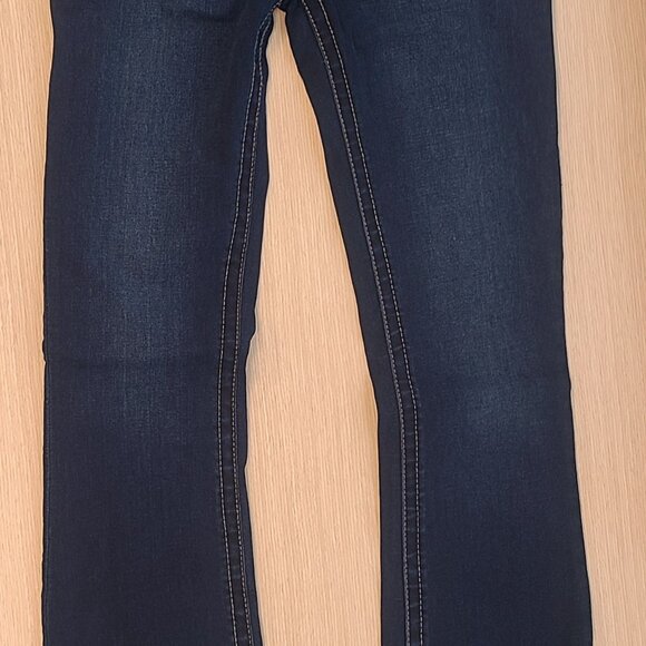 True Religion mid rise size 28 jeans - Picture 6 of 6